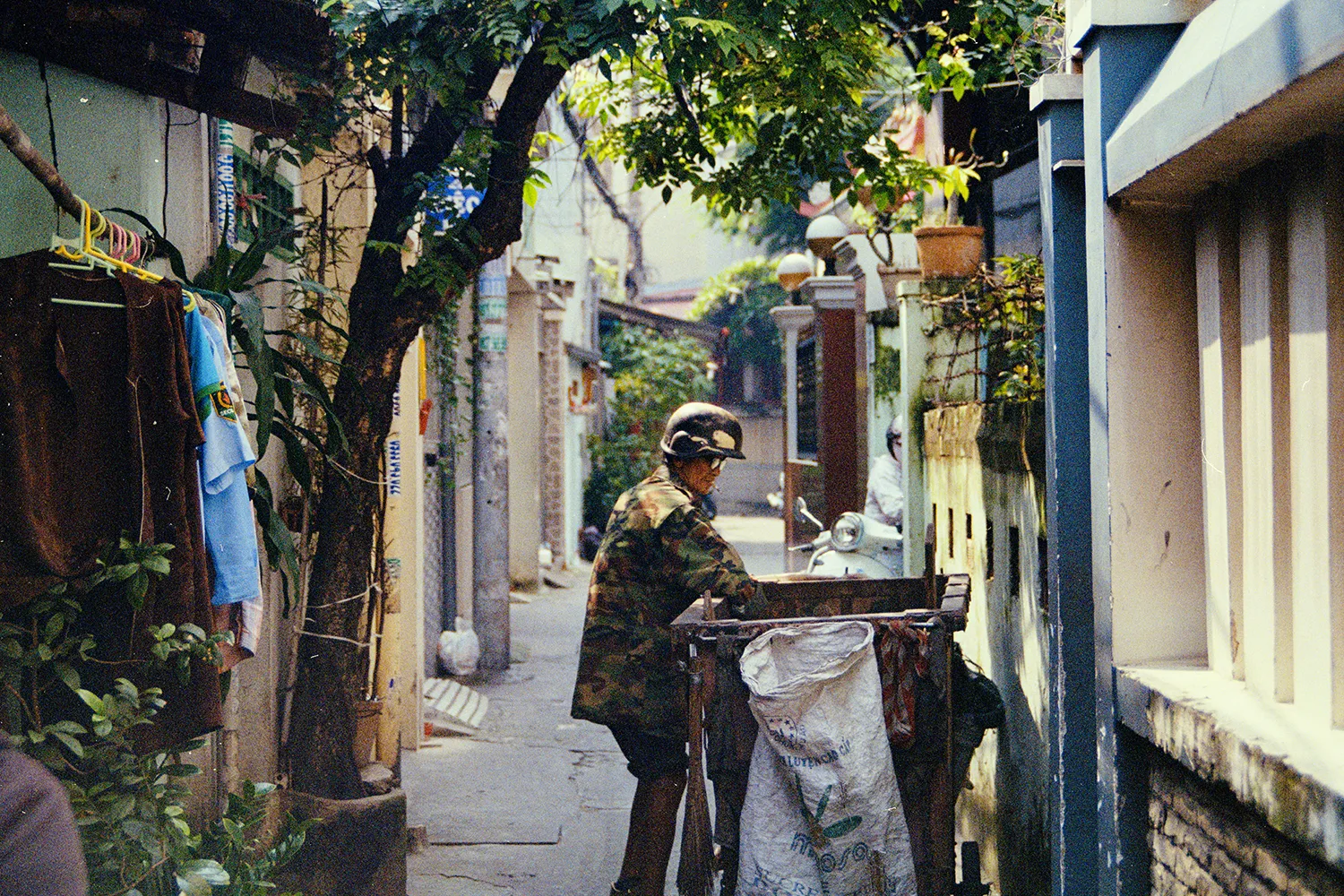 vietnam, postmen